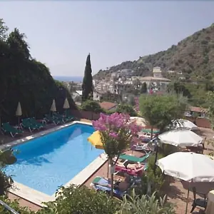 hotel-villa-sirina.taorminaitalyhotels.com/